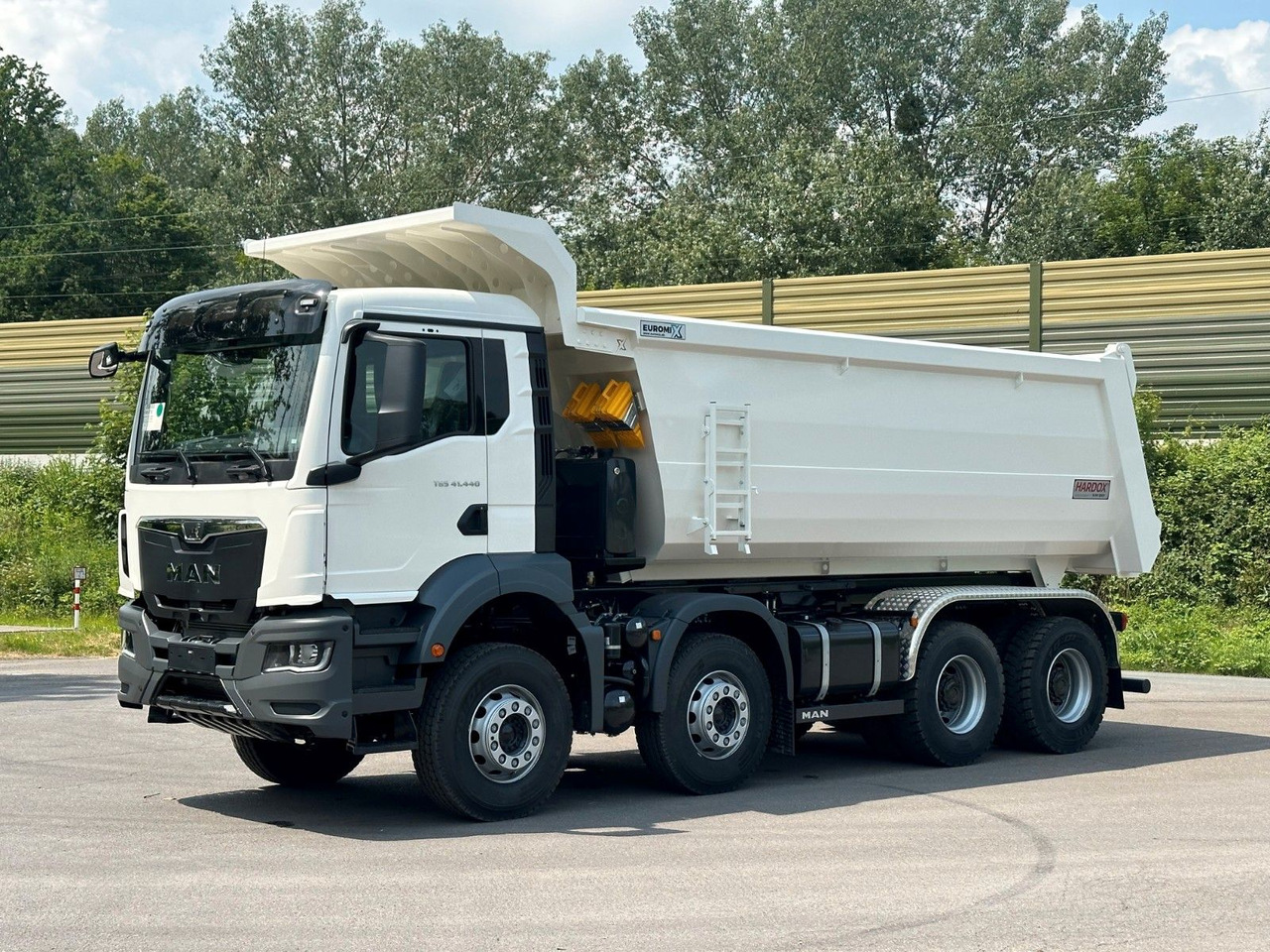 MAN TGS 41.440 8x4 EuromixMTP Mulden-Kipper MAN TGS 41.440 8x4 EuromixMTP Mulden-Kipper - Kamion vetëshkarkues: foto 1 MAN TGS 41.440 8x4 EuromixMTP Mulden-Kipper MAN TGS 41.440 8x4 EuromixMTP Mulden-Kipper - Kamion vetëshkarkues: foto 1