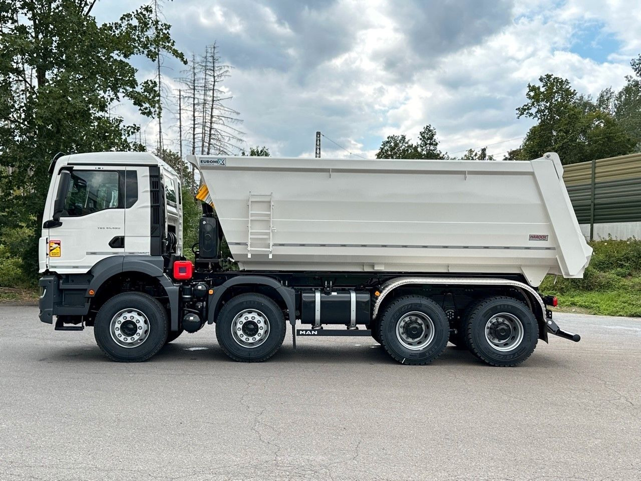 MAN TGS 41.440 8x4 EuromixMTP Mulden-Kipper MAN TGS 41.440 8x4 EuromixMTP Mulden-Kipper - Kamion vetëshkarkues: foto 4 MAN TGS 41.440 8x4 EuromixMTP Mulden-Kipper MAN TGS 41.440 8x4 EuromixMTP Mulden-Kipper - Kamion vetëshkarkues: foto 4