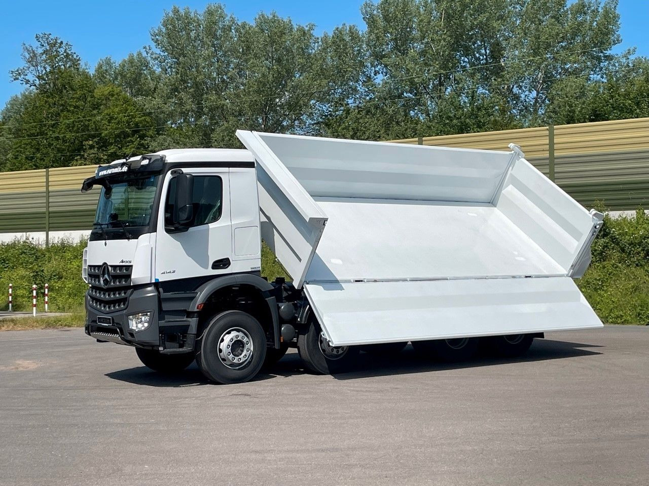 Kamion vetëshkarkues i ri Mercedes-Benz 4145  8X4   Euromix EMT  3-Seiten-Kipper Mercedes-Benz 4145  8X4   Euromix EMT  3-Seiten-Kipper: foto 15