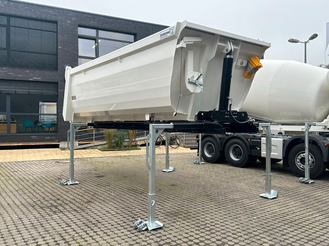 Mercedes-Benz EUROMIX MTP - Muldenkipper & Kipperaufbauten Mercedes-Benz EUROMIX MTP - Muldenkipper & Kipperaufbauten - Kamion vetëshkarkues: foto 3 Mercedes-Benz EUROMIX MTP - Muldenkipper & Kipperaufbauten Mercedes-Benz EUROMIX MTP - Muldenkipper & Kipperaufbauten - Kamion vetëshkarkues: foto 3