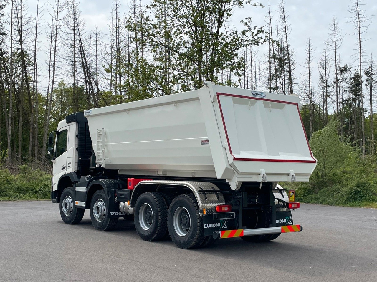 Volvo FMX 460 8x4 EuromixMTP EMK 20m³ Mulden Kipper - Kamion vetëshkarkues: foto 4 Volvo FMX 460 8x4 EuromixMTP EMK 20m³ Mulden Kipper - Kamion vetëshkarkues: foto 4