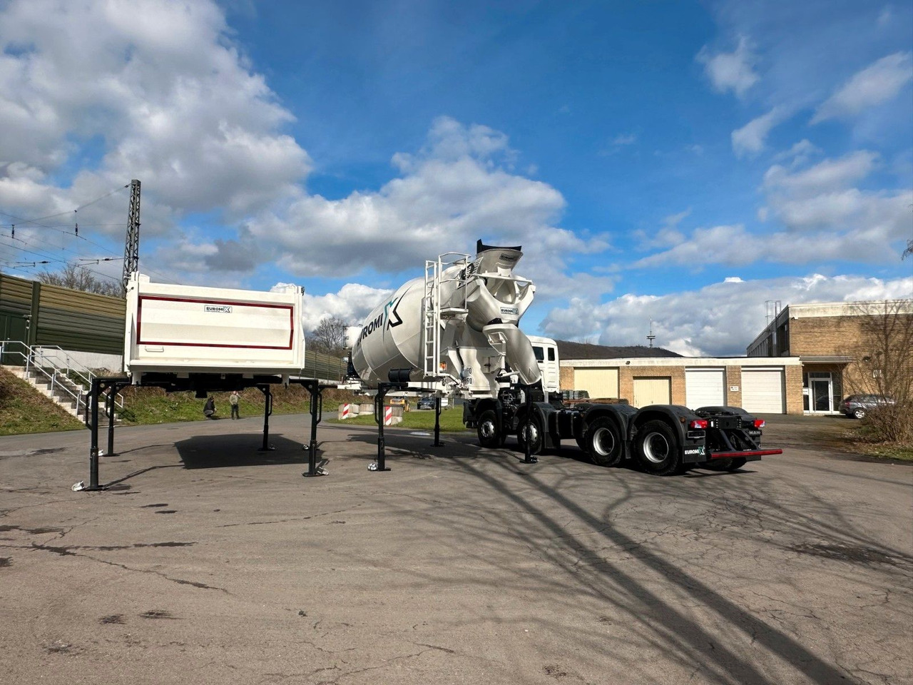 Volvo FMX 460 8x4 / WECHSELSYSTEM KIPPER+MISCHER Volvo FMX 460 8x4 / WECHSELSYSTEM KIPPER+MISCHER - Kamion vetëshkarkues: foto 4 Volvo FMX 460 8x4 / WECHSELSYSTEM KIPPER+MISCHER Volvo FMX 460 8x4 / WECHSELSYSTEM KIPPER+MISCHER - Kamion vetëshkarkues: foto 4