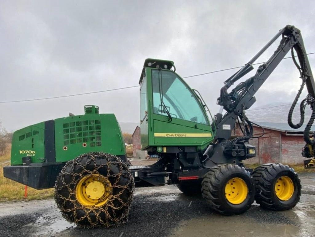 John Deere 1070 D - Korrëse pylltarie: foto 1 John Deere 1070 D - Korrëse pylltarie: foto 1