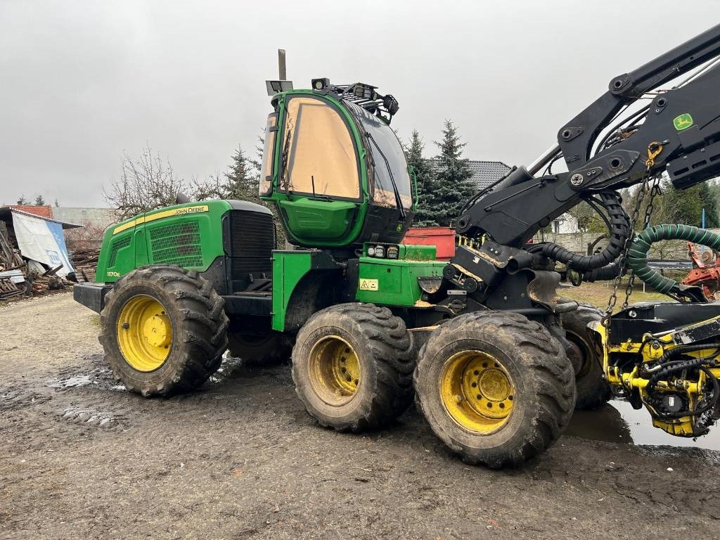 John Deere 1170 E - Korrëse pylltarie: foto 3 John Deere 1170 E - Korrëse pylltarie: foto 3