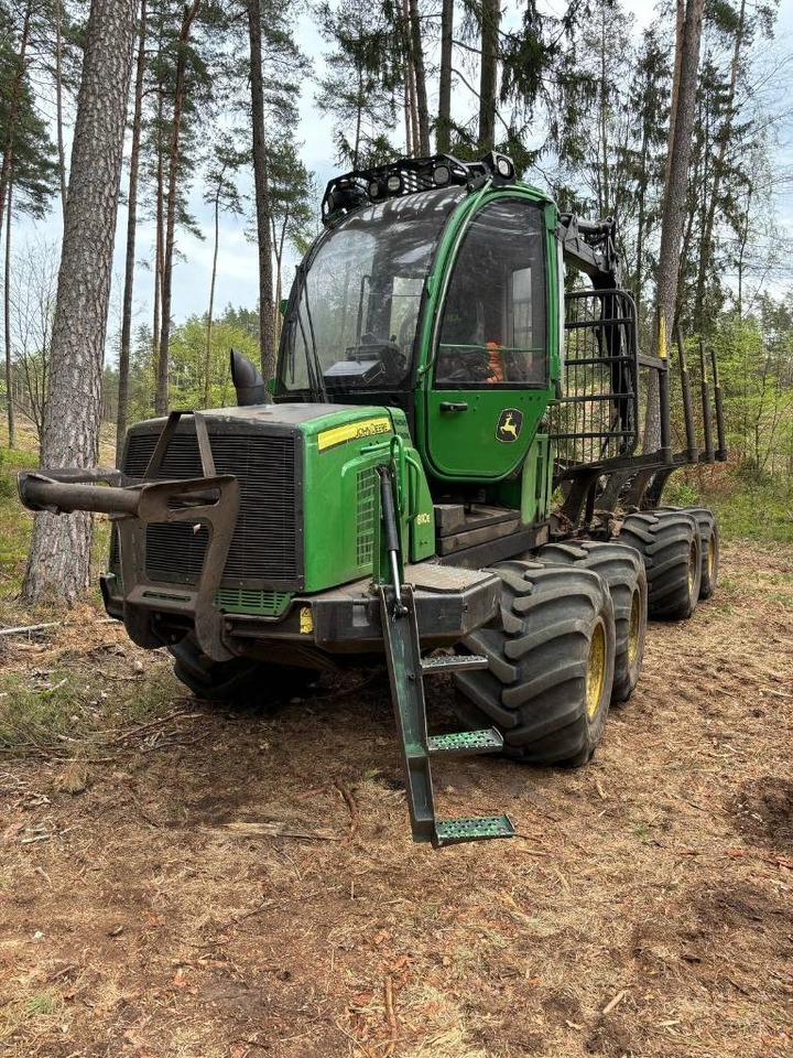 John Deere 810 E - Transportues pyjor: foto 1 John Deere 810 E - Transportues pyjor: foto 1
