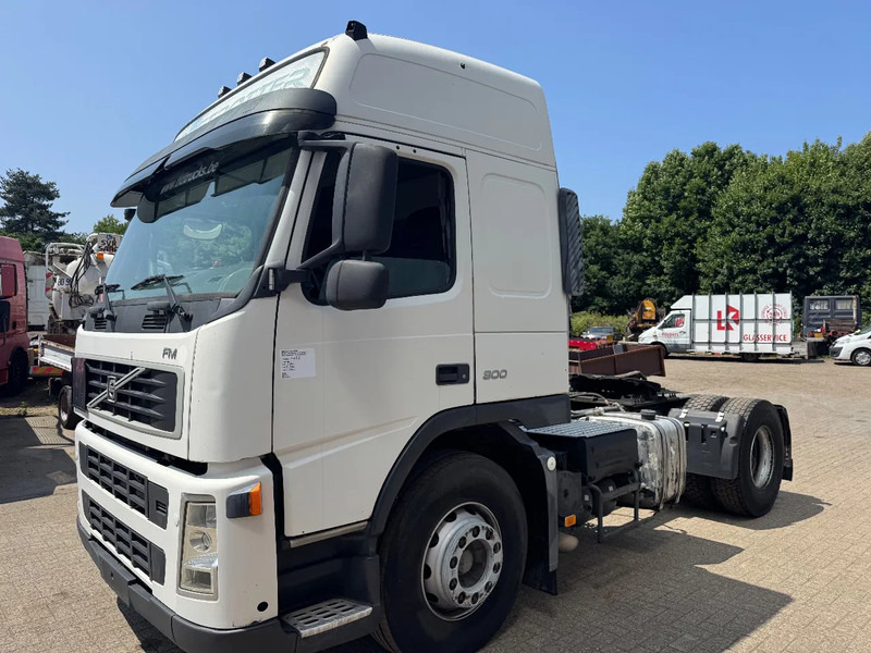 Volvo FM 300 **EURO 3-BELGIAN TRUCK-I SHIFT-PTO** - Gjysmë-kamion: foto 1 Volvo FM 300 **EURO 3-BELGIAN TRUCK-I SHIFT-PTO** - Gjysmë-kamion: foto 1