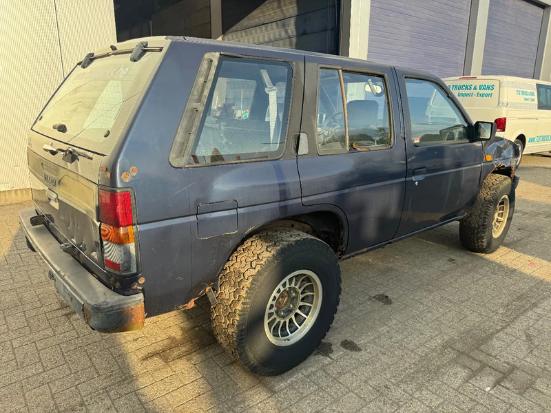 Nissan Terrano **4X4-DIESEL-LONG CHASSIS** - Veturë: foto 4 Nissan Terrano **4X4-DIESEL-LONG CHASSIS** - Veturë: foto 4