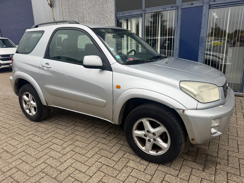 Toyota RAV4 **PETROL-AIRCO** - Veturë: foto 3 Toyota RAV4 **PETROL-AIRCO** - Veturë: foto 3