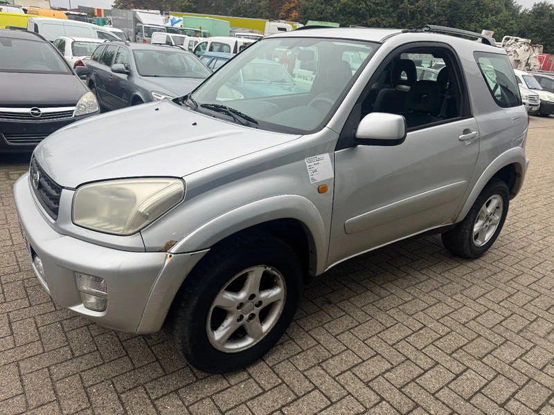 Toyota RAV4 **PETROL-AIRCO** - Veturë: foto 1 Toyota RAV4 **PETROL-AIRCO** - Veturë: foto 1