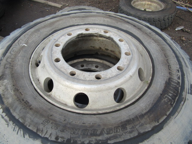 295/80/22.5 ‘ALCOA’ (6) BUDGET TRACK GRIT TYRES ONLY 4 TYRES GOOD - Gomë për Kamioni: foto 5 295/80/22.5 ‘ALCOA’ (6) BUDGET TRACK GRIT TYRES ONLY 4 TYRES GOOD - Gomë për Kamioni: foto 5