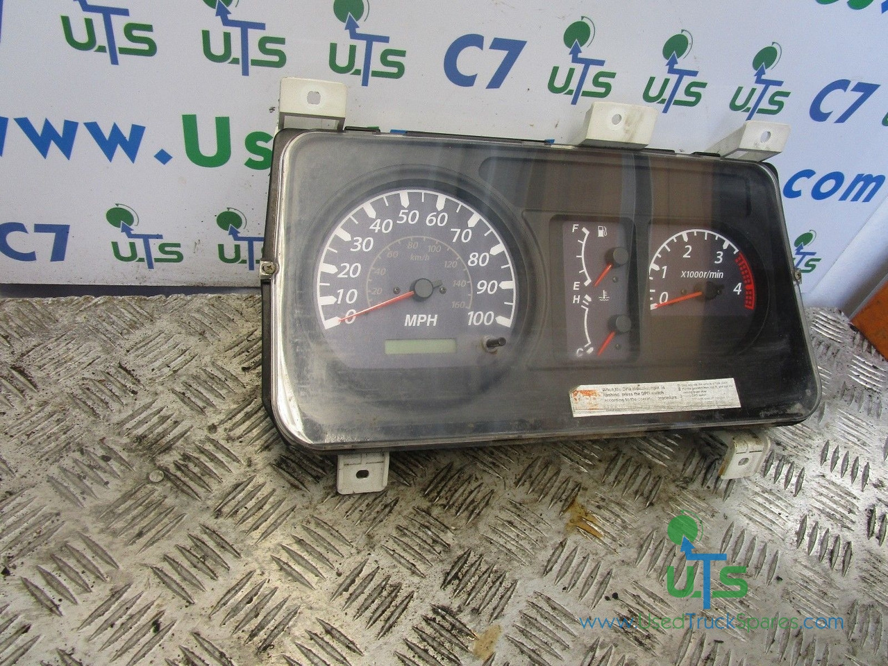 ISUZU NKR 3.5T CLOCK CLUSTER P/NO CN4049 - Sistemi elektrik për Kamioni: foto 1 ISUZU NKR 3.5T CLOCK CLUSTER P/NO CN4049 - Sistemi elektrik për Kamioni: foto 1
