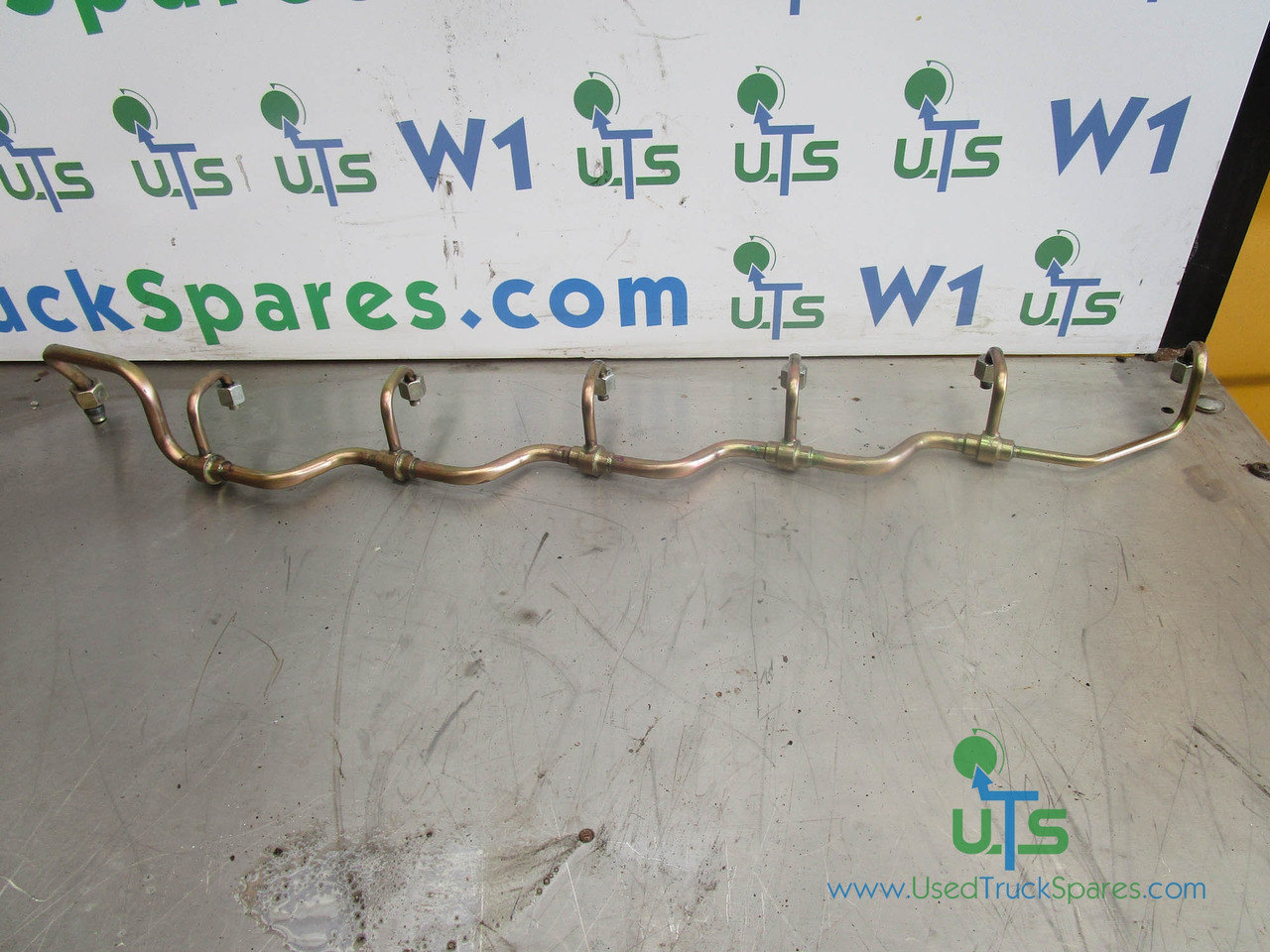 IVECO CURSOR 8 INJECTOR PIPE RAIL - Motori dhe pjesë këmbimi për Kamioni: foto 1 IVECO CURSOR 8 INJECTOR PIPE RAIL - Motori dhe pjesë këmbimi për Kamioni: foto 1