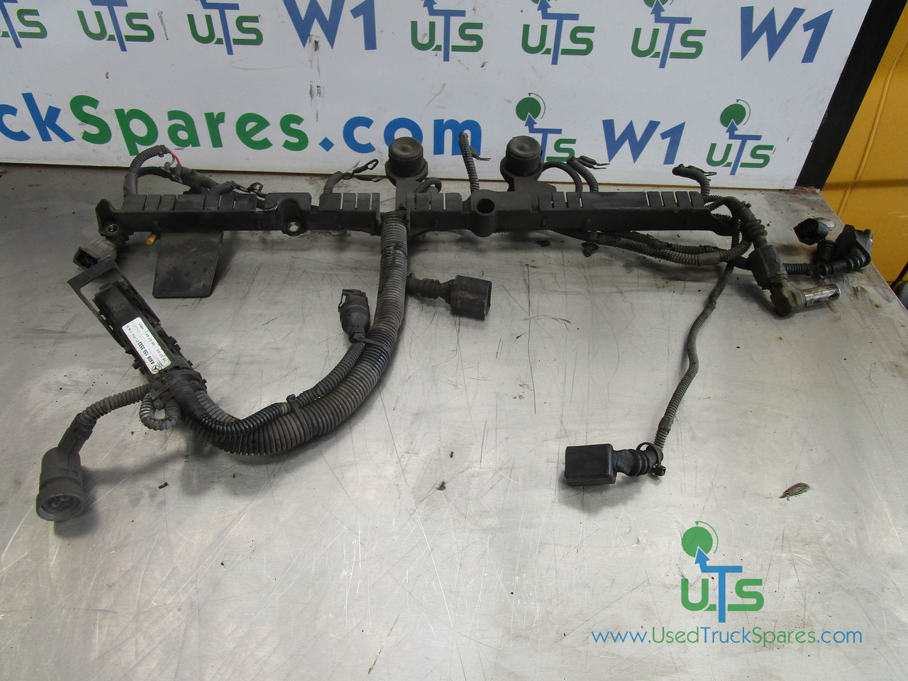 MERCEDES 1323/1823/2528 ECU/ENGINE/INJECTOR WIRING HARNESS P/NO A9061503533 - Motori dhe pjesë këmbimi për Kamioni: foto 1 MERCEDES 1323/1823/2528 ECU/ENGINE/INJECTOR WIRING HARNESS P/NO A9061503533 - Motori dhe pjesë këmbimi për Kamioni: foto 1