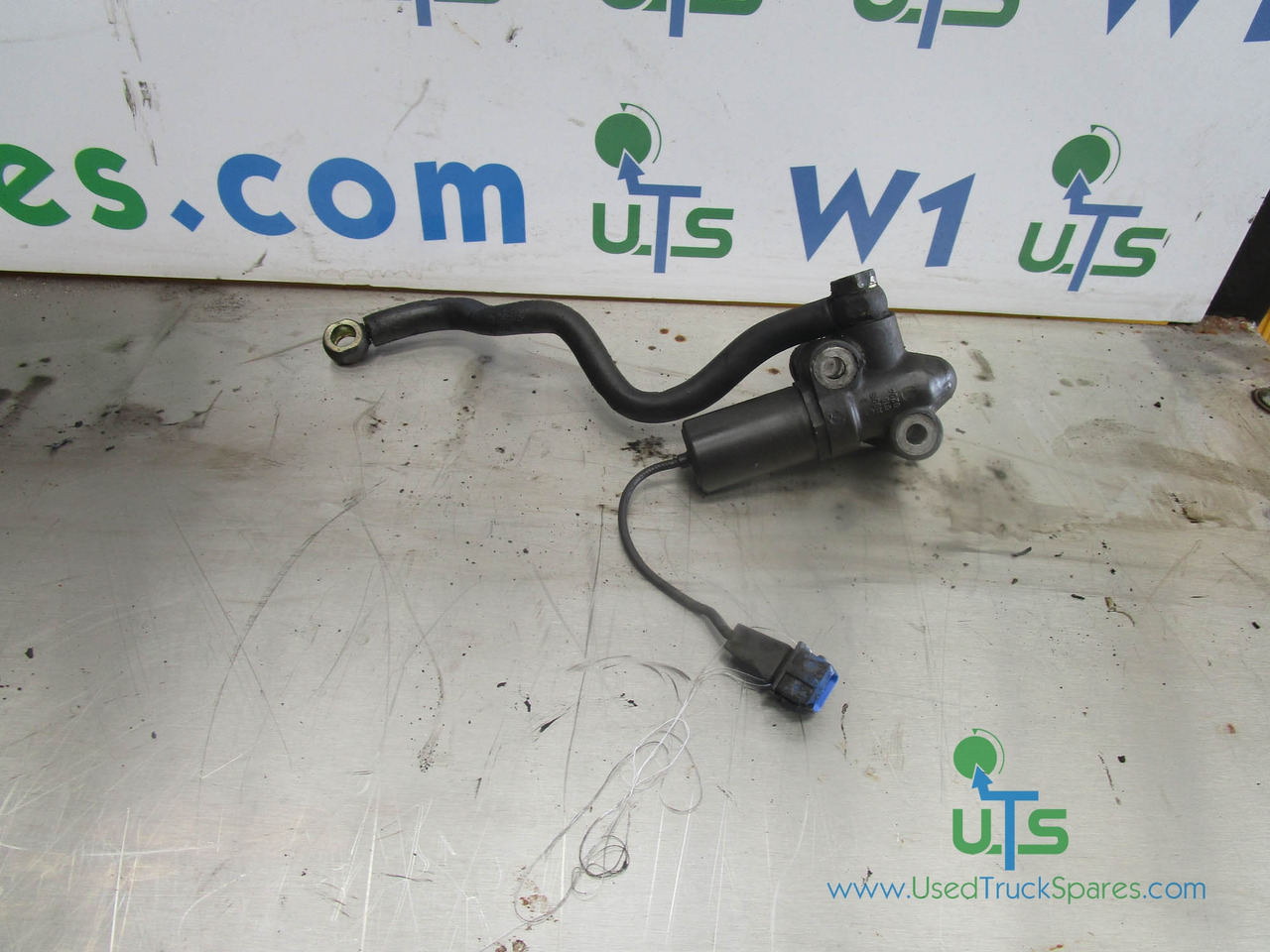 MERCEDES 1323/1823/2528 FUEL CUT OFF SOLENOID P/NO A9060160204 - Motori dhe pjesë këmbimi për Kamioni: foto 1 MERCEDES 1323/1823/2528 FUEL CUT OFF SOLENOID P/NO A9060160204 - Motori dhe pjesë këmbimi për Kamioni: foto 1