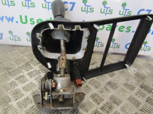 MITSUBISHI 3C11 / 3C13 GEAR LEVER ASSEMBLY COMPLETE - Kabina dhe interier për Kamioni: foto 2 MITSUBISHI 3C11 / 3C13 GEAR LEVER ASSEMBLY COMPLETE - Kabina dhe interier për Kamioni: foto 2