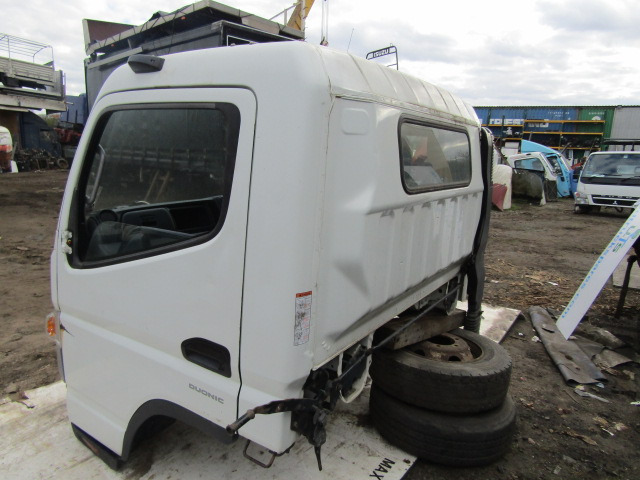MITSUBISHI FUSO 7C 15/18 CAB (2014) - Kabinë për Kamioni: foto 5 MITSUBISHI FUSO 7C 15/18 CAB (2014) - Kabinë për Kamioni: foto 5