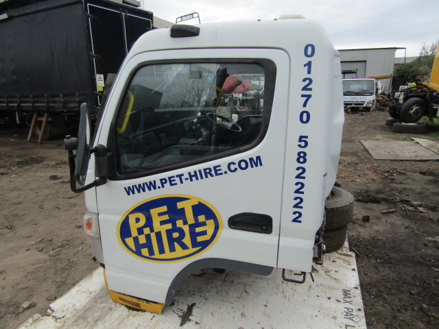 MITSUBISHI FUSO 7C15/18 CAB 2012 - Kabinë për Kamioni: foto 4 MITSUBISHI FUSO 7C15/18 CAB 2012 - Kabinë për Kamioni: foto 4