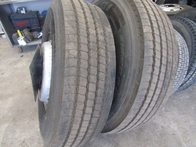 PIRELLI 315/80/22.5 FRONT 2022 ALMOST NEW ONLY 1000KM COMPLETE ON RIMS - Gomë për Kamioni: foto 2 PIRELLI 315/80/22.5 FRONT 2022 ALMOST NEW ONLY 1000KM COMPLETE ON RIMS - Gomë për Kamioni: foto 2