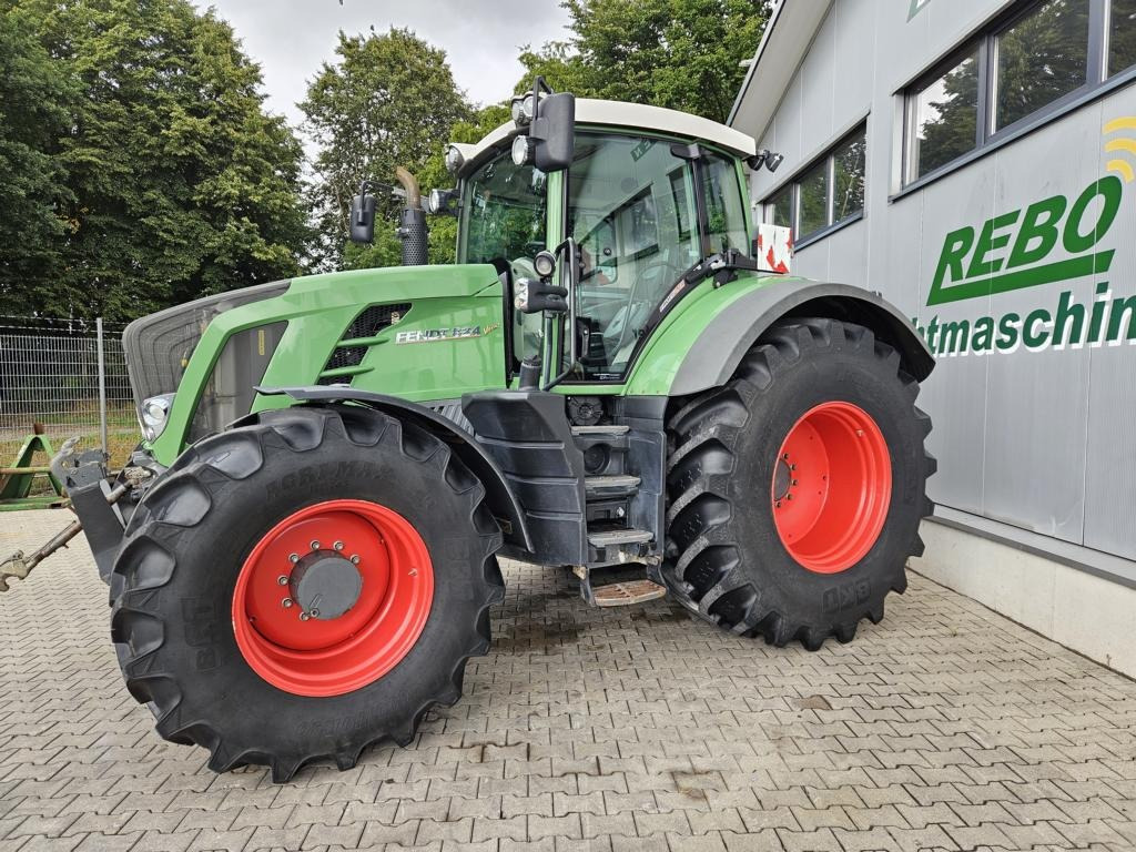 Fendt 824 Vario ProfiPlus - Traktor: foto 1 Fendt 824 Vario ProfiPlus - Traktor: foto 1