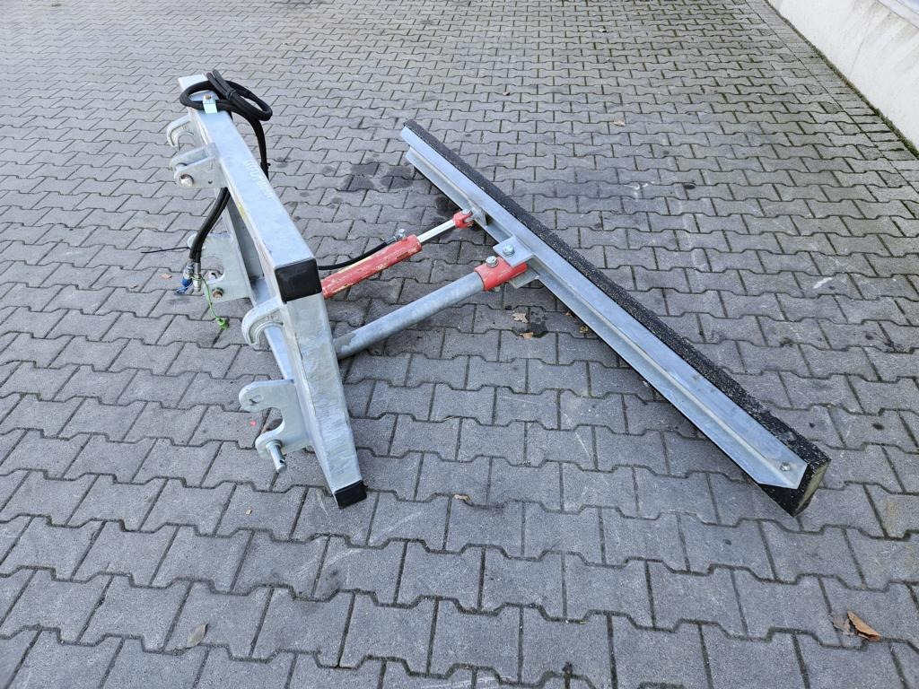 Fliegl Gummi-Schiebeschild - Ngarkues ballor për traktor: foto 2 Fliegl Gummi-Schiebeschild - Ngarkues ballor për traktor: foto 2