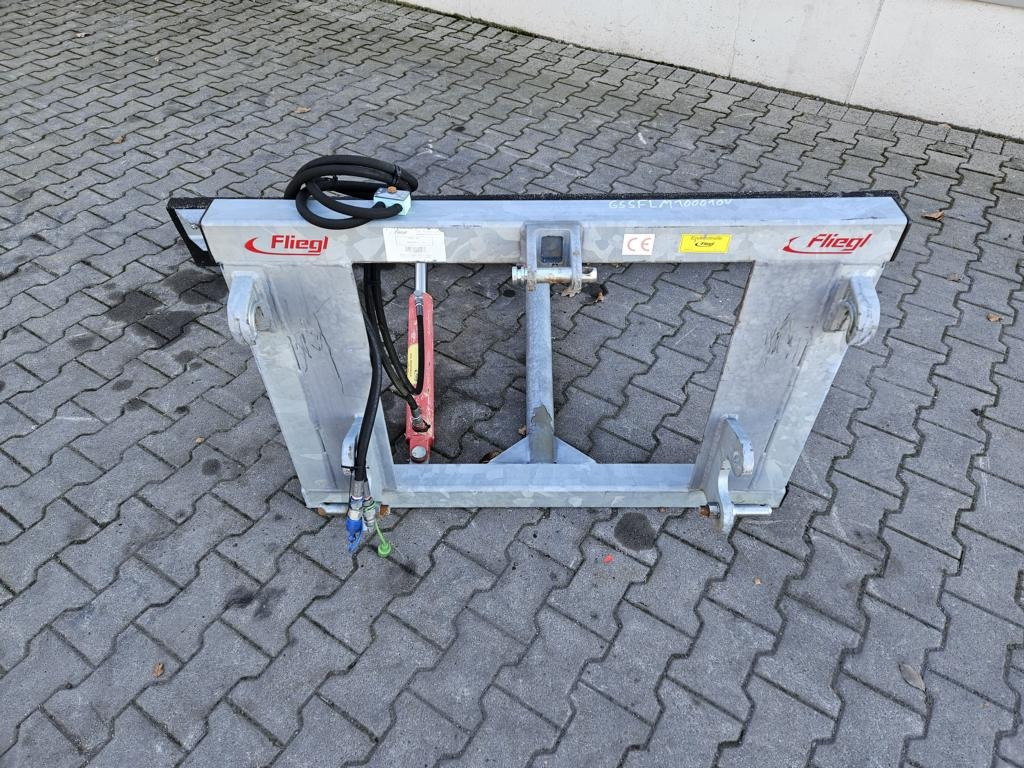 Fliegl Gummi-Schiebeschild - Ngarkues ballor për traktor: foto 3 Fliegl Gummi-Schiebeschild - Ngarkues ballor për traktor: foto 3