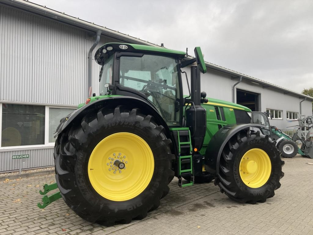John Deere 6R250 - Traktor: foto 2 John Deere 6R250 - Traktor: foto 2
