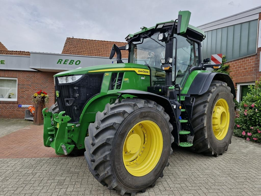 John Deere TRAKTOR 7R330 - Traktor: foto 1 John Deere TRAKTOR 7R330 - Traktor: foto 1