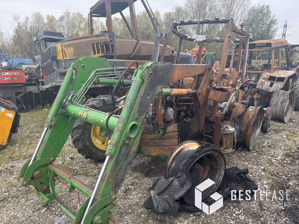 John Deere 5720 - Traktor: foto 1 John Deere 5720 - Traktor: foto 1