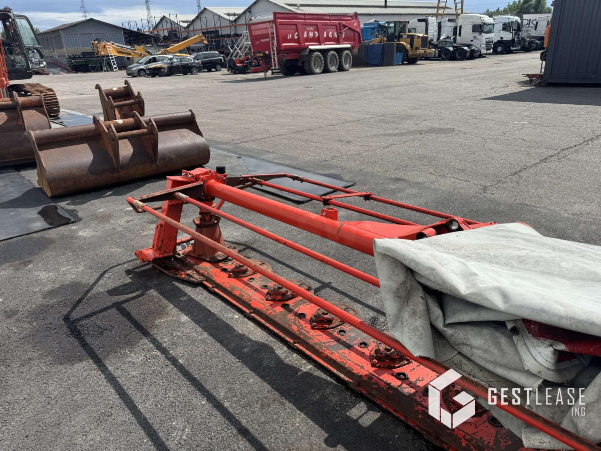 Kuhn GMD 4010 FF - Korrëse bari: foto 4 Kuhn GMD 4010 FF - Korrëse bari: foto 4