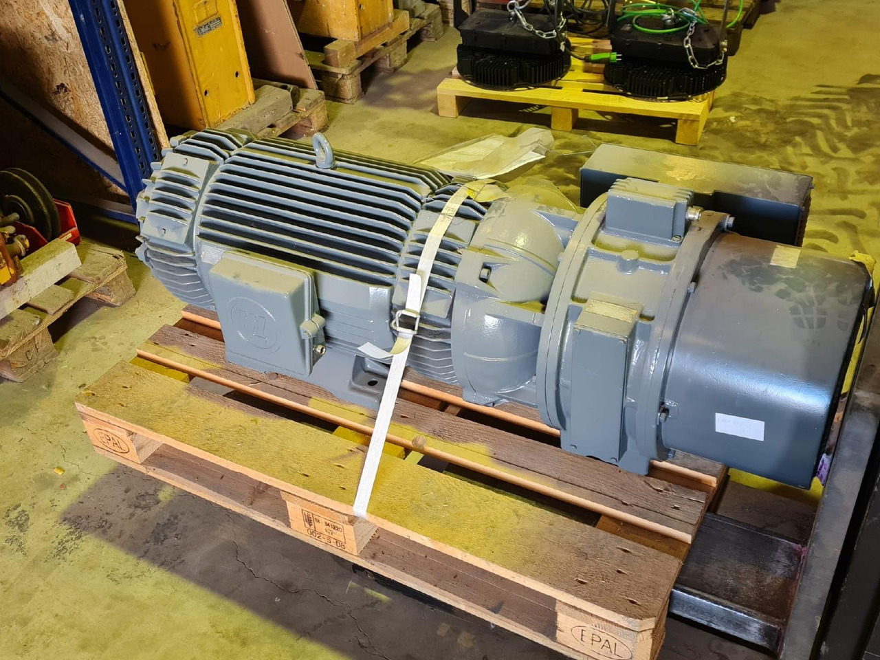 Liebherr 71 EC Hubwerksmotor neu gewickelt - Pjesë këmbimi për Vinç-urë: foto 1 Liebherr 71 EC Hubwerksmotor neu gewickelt - Pjesë këmbimi për Vinç-urë: foto 1