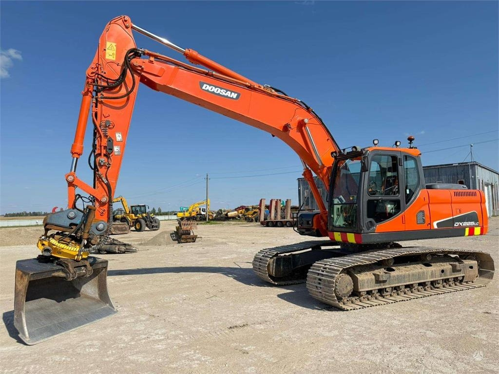 Doosan DX 225 LC ENGCON ROTOTILT TOP - Ekskavator me zinxhirë: foto 1 Doosan DX 225 LC ENGCON ROTOTILT TOP - Ekskavator me zinxhirë: foto 1