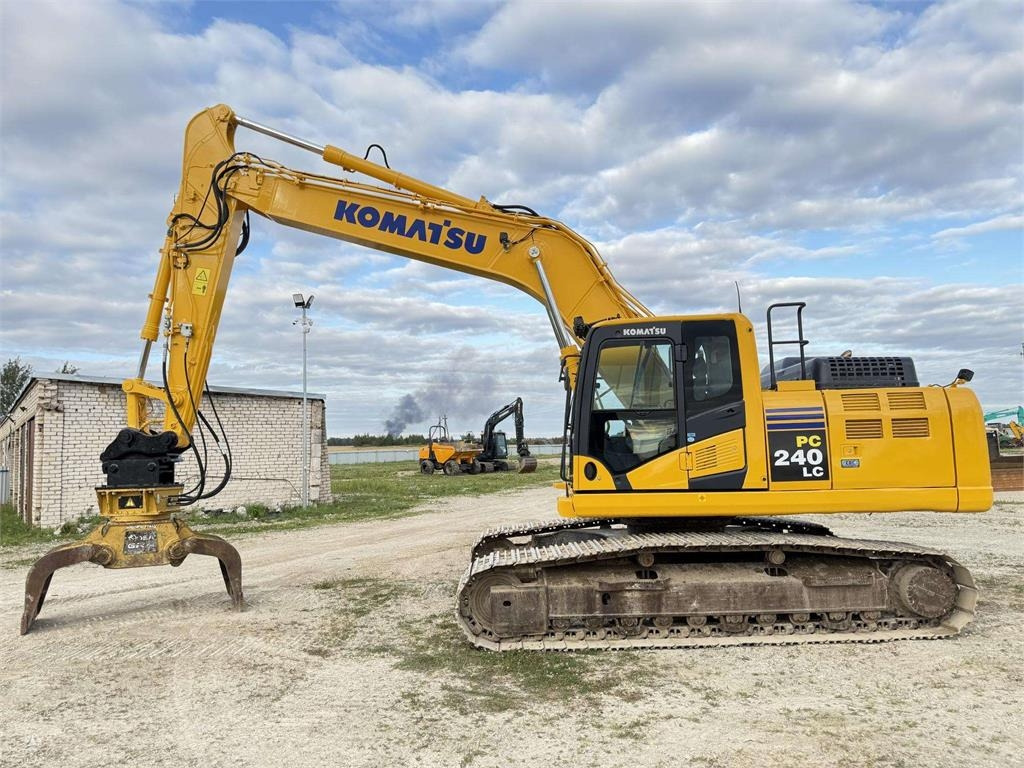 Komatsu PC 240 LC-11 - Ekskavator me zinxhirë: foto 2 Komatsu PC 240 LC-11 - Ekskavator me zinxhirë: foto 2