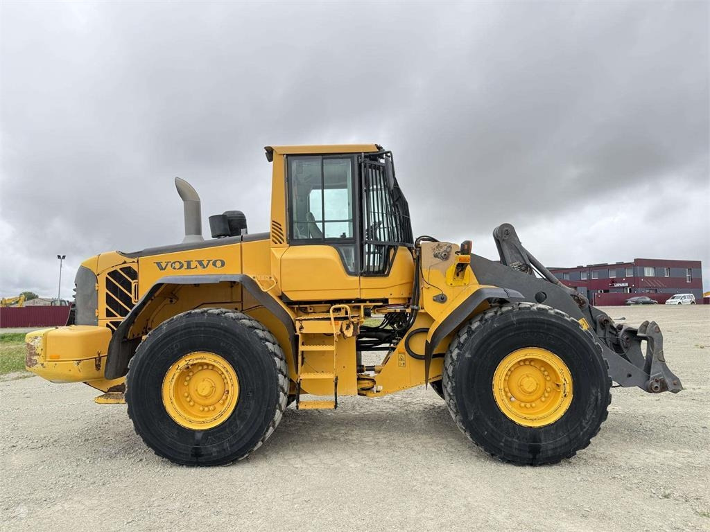 Volvo L 120 F , 4rd line , coupler  - Fadrom me goma: foto 5 Volvo L 120 F , 4rd line , coupler  - Fadrom me goma: foto 5