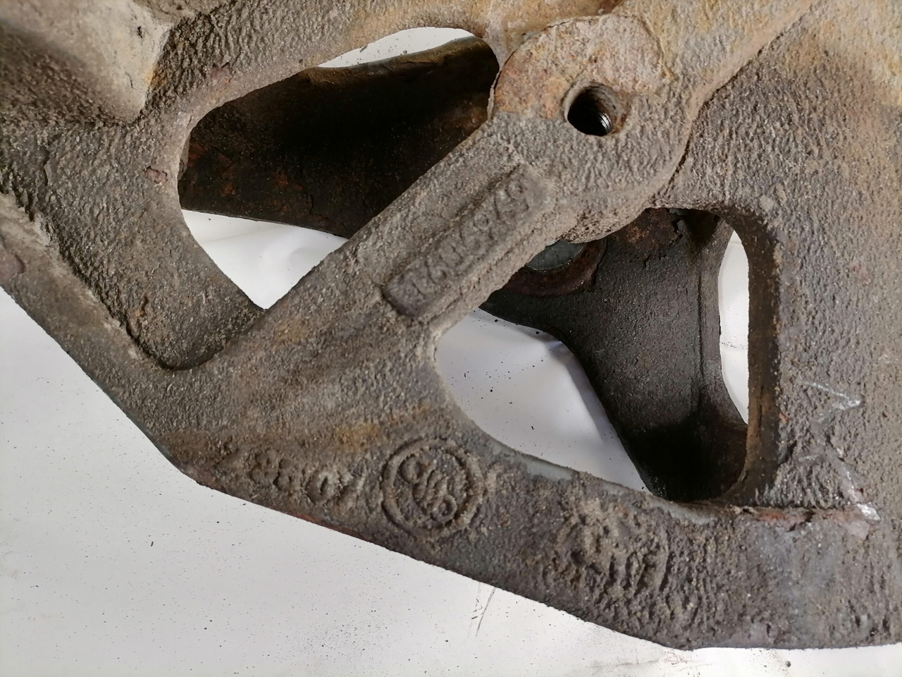 DAF Leaf spring bracket 1606969 - Pezullimi për Kamioni: foto 3 DAF Leaf spring bracket 1606969 - Pezullimi për Kamioni: foto 3