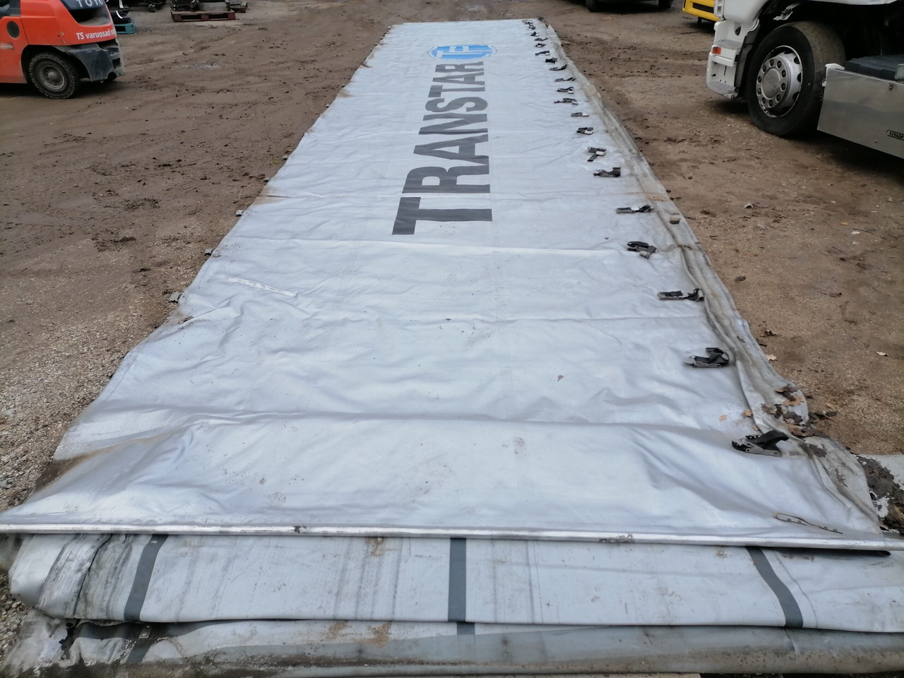 KRONE Haagise küljetent - Pjesa universale për Kamioni: foto 2 KRONE Haagise küljetent - Pjesa universale për Kamioni: foto 2