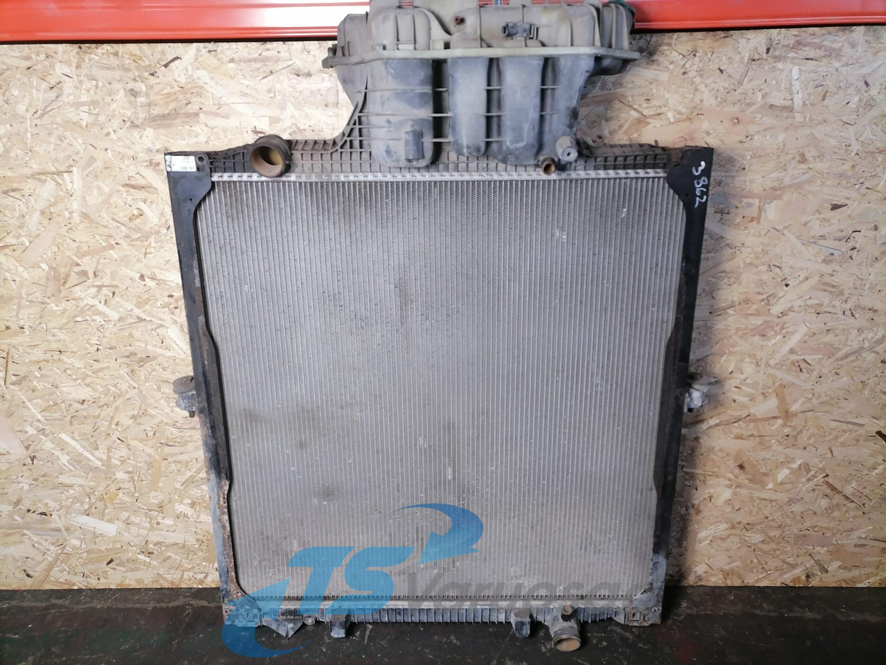 MAN Cooling radiator 81061016512 - Radiatori për Kamioni: foto 1 MAN Cooling radiator 81061016512 - Radiatori për Kamioni: foto 1