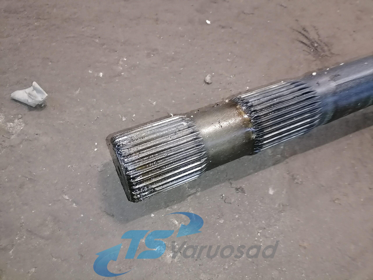 MAN Drive shaft 81355020147 - Boshti i transmisionit për Kamioni: foto 2 MAN Drive shaft 81355020147 - Boshti i transmisionit për Kamioni: foto 2
