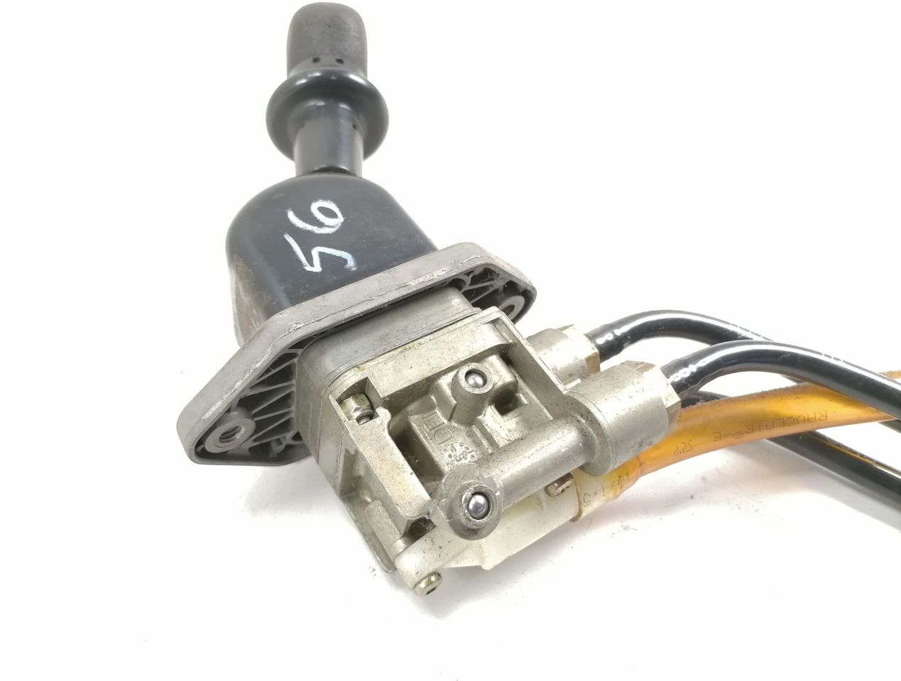 MAN Handbrake control lever 81523156156 - Pjesa universale për Kamioni: foto 2 MAN Handbrake control lever 81523156156 - Pjesa universale për Kamioni: foto 2