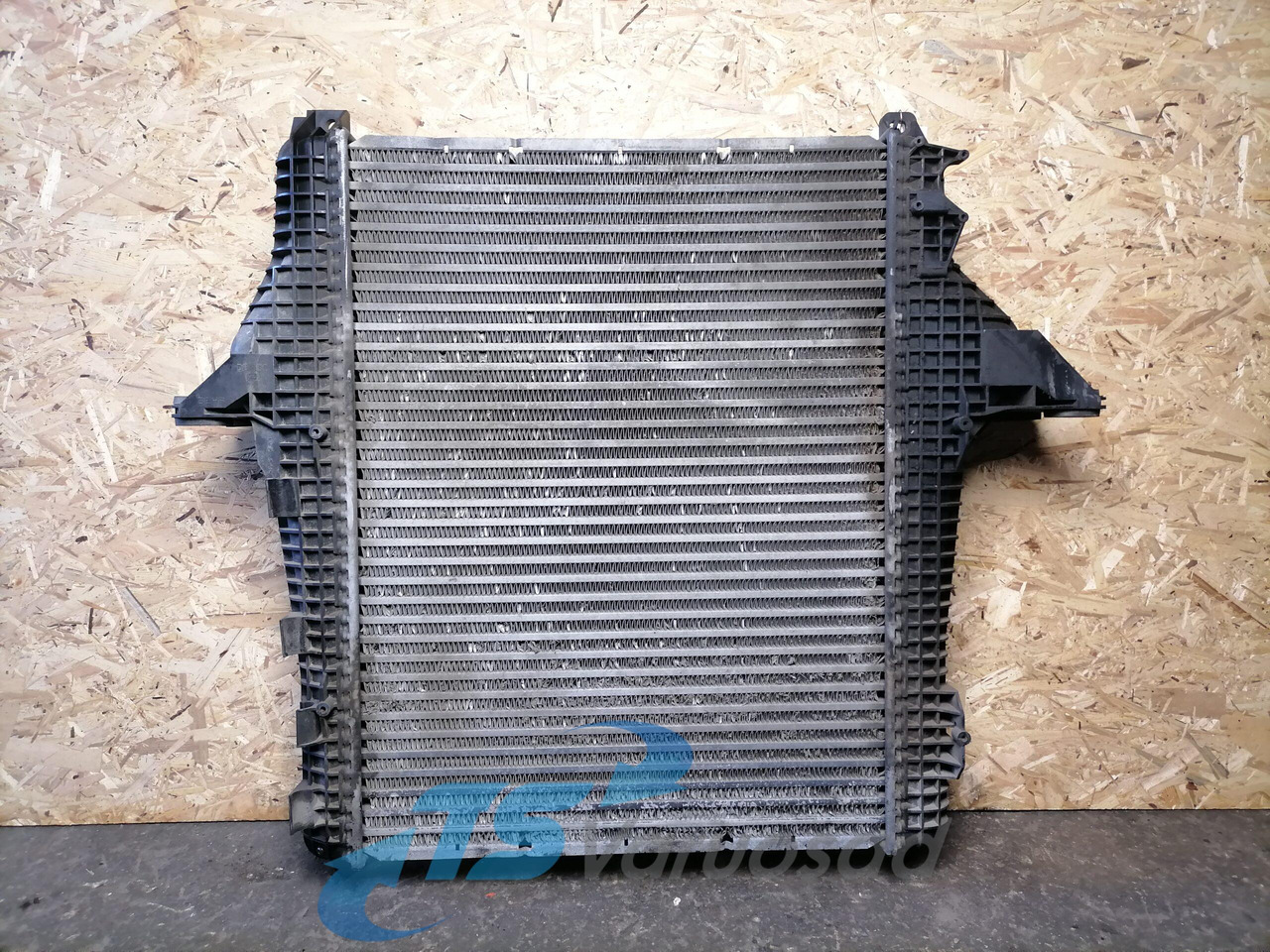 MAN Intercooler radiator 81061006556 - Ftohësi i ndërmjetëm për Kamioni: foto 2 MAN Intercooler radiator 81061006556 - Ftohësi i ndërmjetëm për Kamioni: foto 2