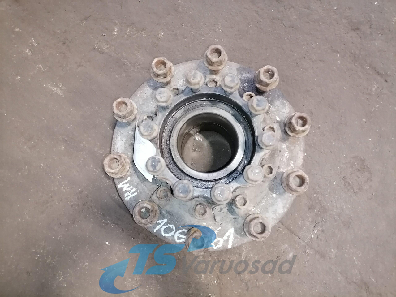 MAN Rear axel hub 81357010155 - Bucelë rrote për Kamioni: foto 3 MAN Rear axel hub 81357010155 - Bucelë rrote për Kamioni: foto 3