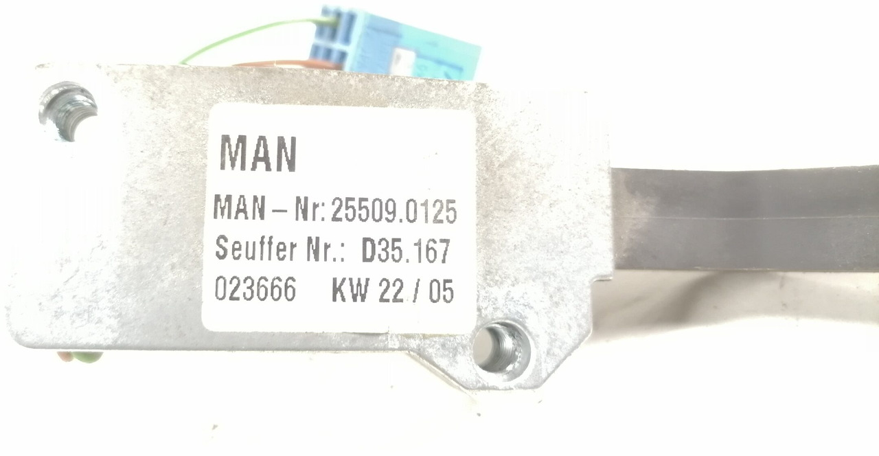 MAN Switch 255090125 - Sistemi elektrik për Kamioni: foto 3 MAN Switch 255090125 - Sistemi elektrik për Kamioni: foto 3