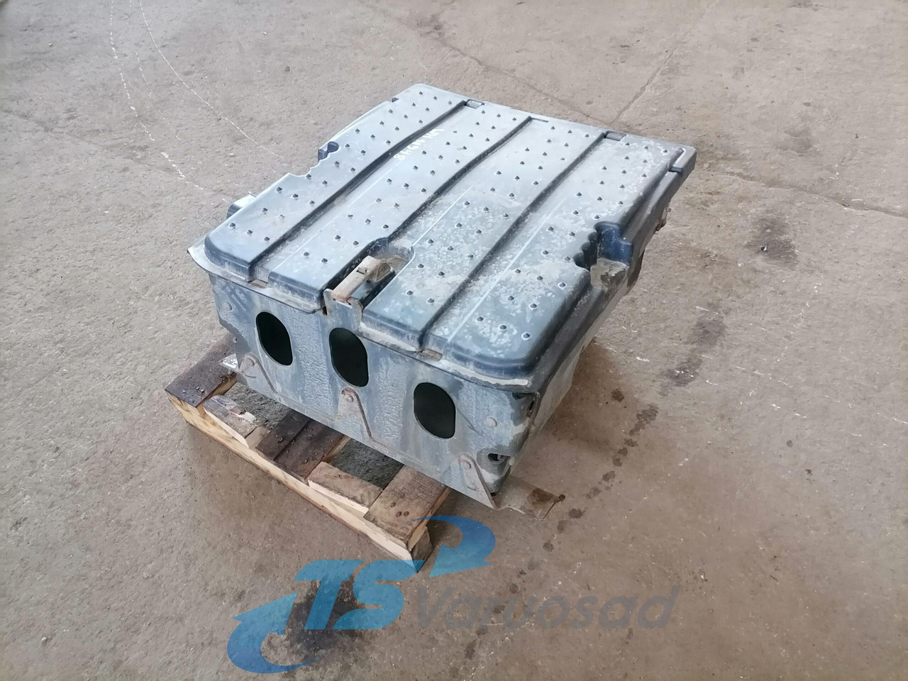 Mercedes-Benz Battery box A9304200268 - Bateria për Kamioni: foto 1 Mercedes-Benz Battery box A9304200268 - Bateria për Kamioni: foto 1