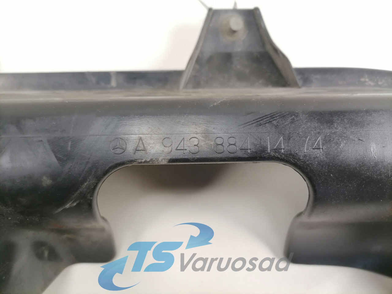 Mercedes-Benz Plastikdetail A9438841474 - Aerodinamikë/ Kuadër i drejtimit të tërthortë për Kamioni: foto 2 Mercedes-Benz Plastikdetail A9438841474 - Aerodinamikë/ Kuadër i drejtimit të tërthortë për Kamioni: foto 2