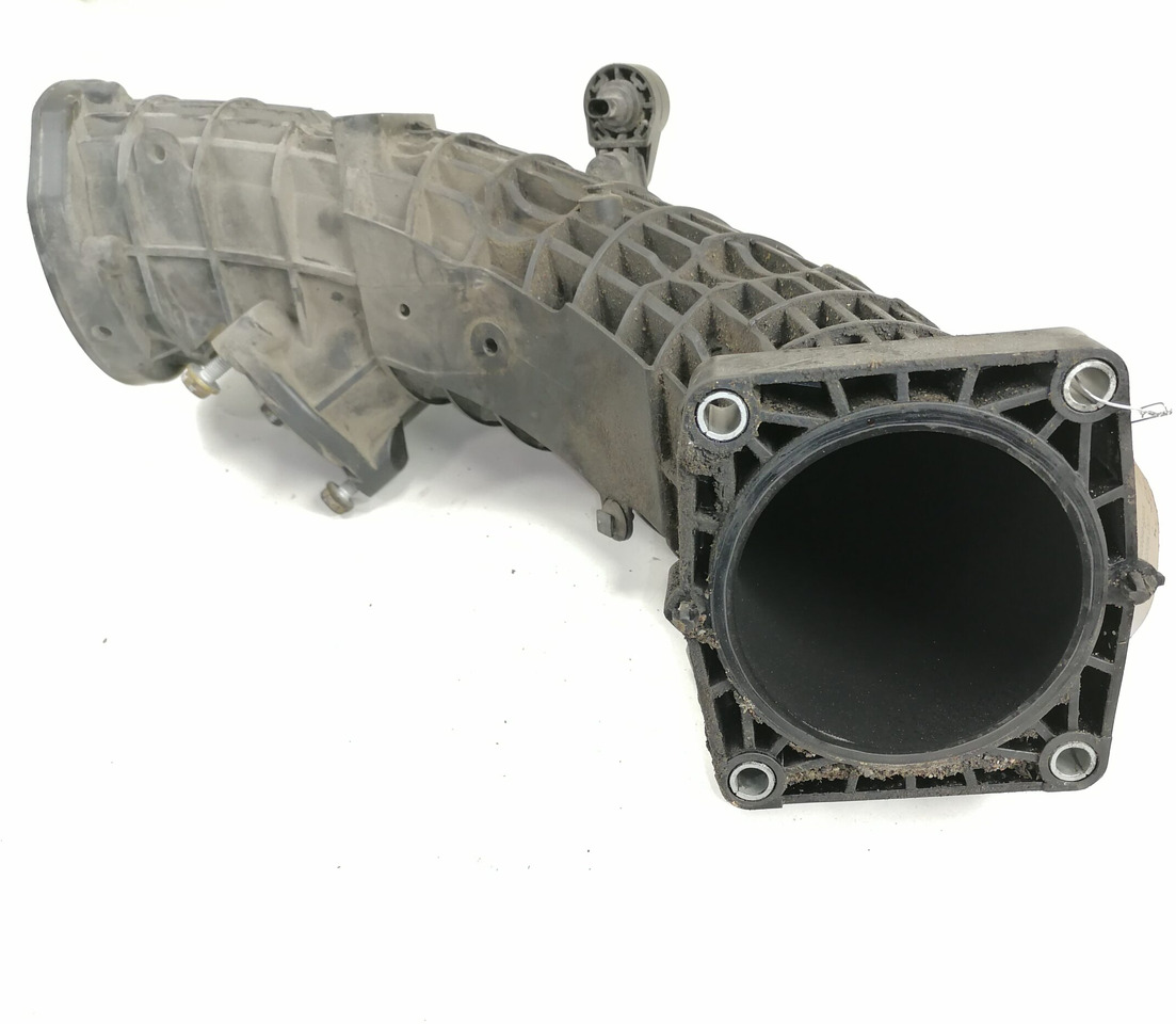 Mercedes-Benz intercooler pipe A4710902137 - Ftohësi i ndërmjetëm për Kamioni: foto 2 Mercedes-Benz intercooler pipe A4710902137 - Ftohësi i ndërmjetëm për Kamioni: foto 2