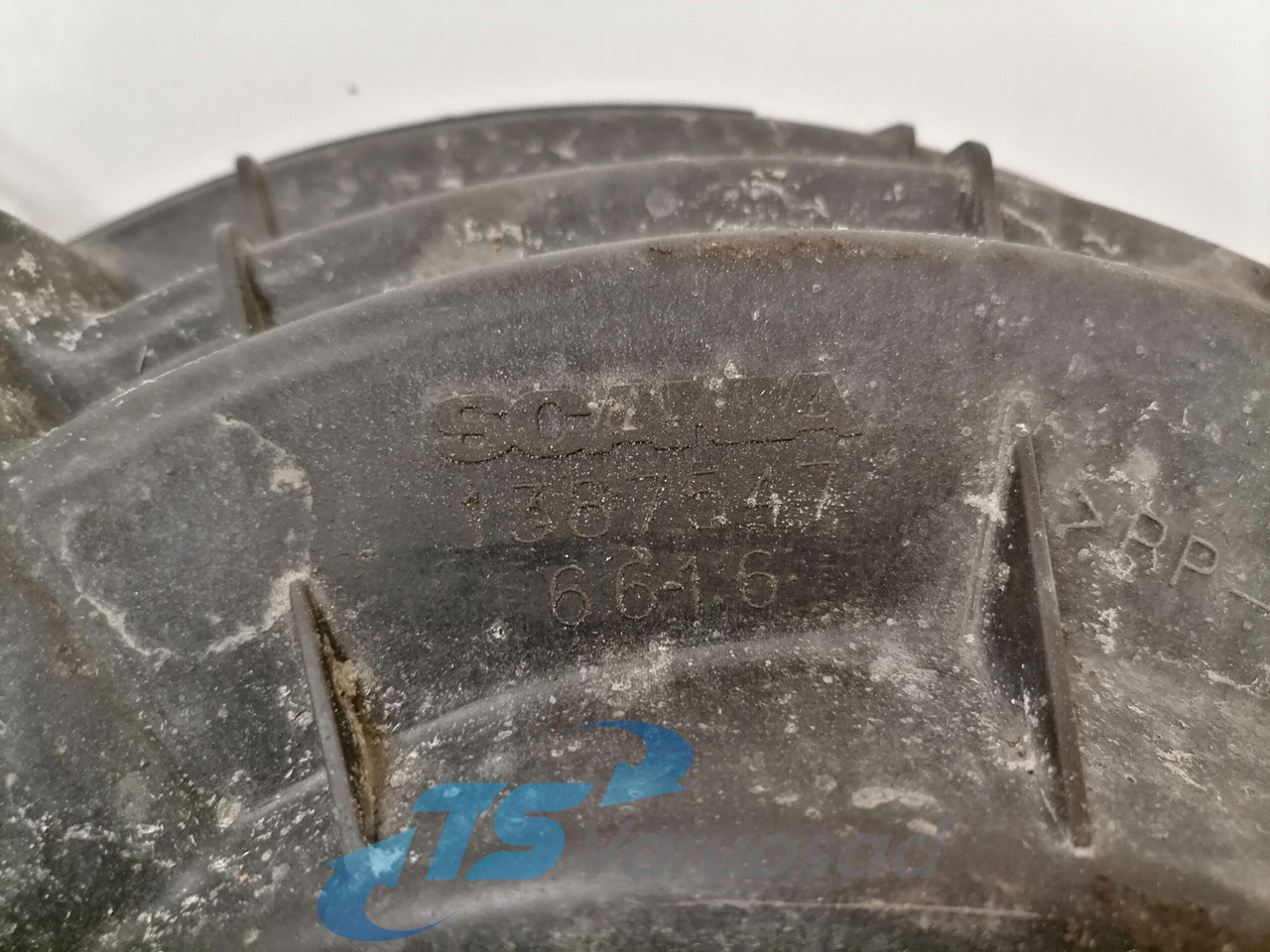 Scania Air filter housing cover 1387547 - Sistemi i marrjes së ajrit për Kamioni: foto 3 Scania Air filter housing cover 1387547 - Sistemi i marrjes së ajrit për Kamioni: foto 3