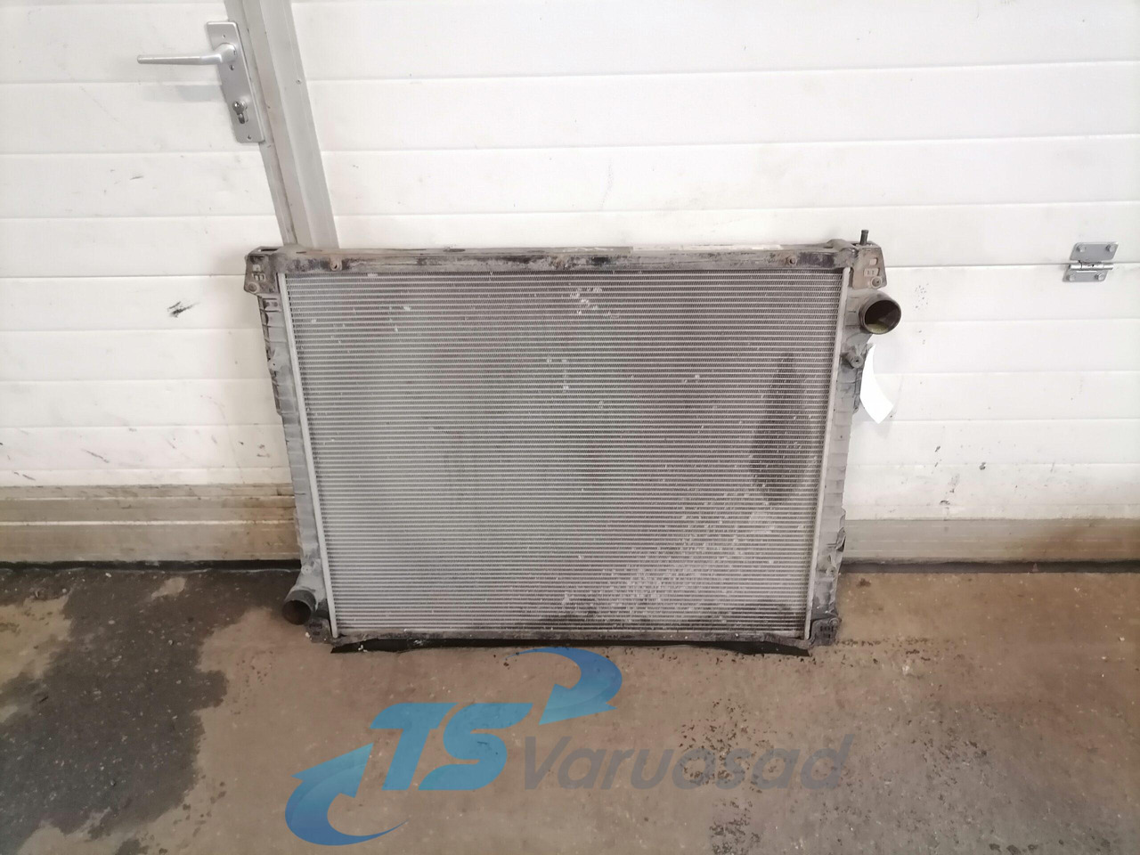 Scania Cooling radiator 1769999 - Radiatori për Kamioni: foto 1 Scania Cooling radiator 1769999 - Radiatori për Kamioni: foto 1