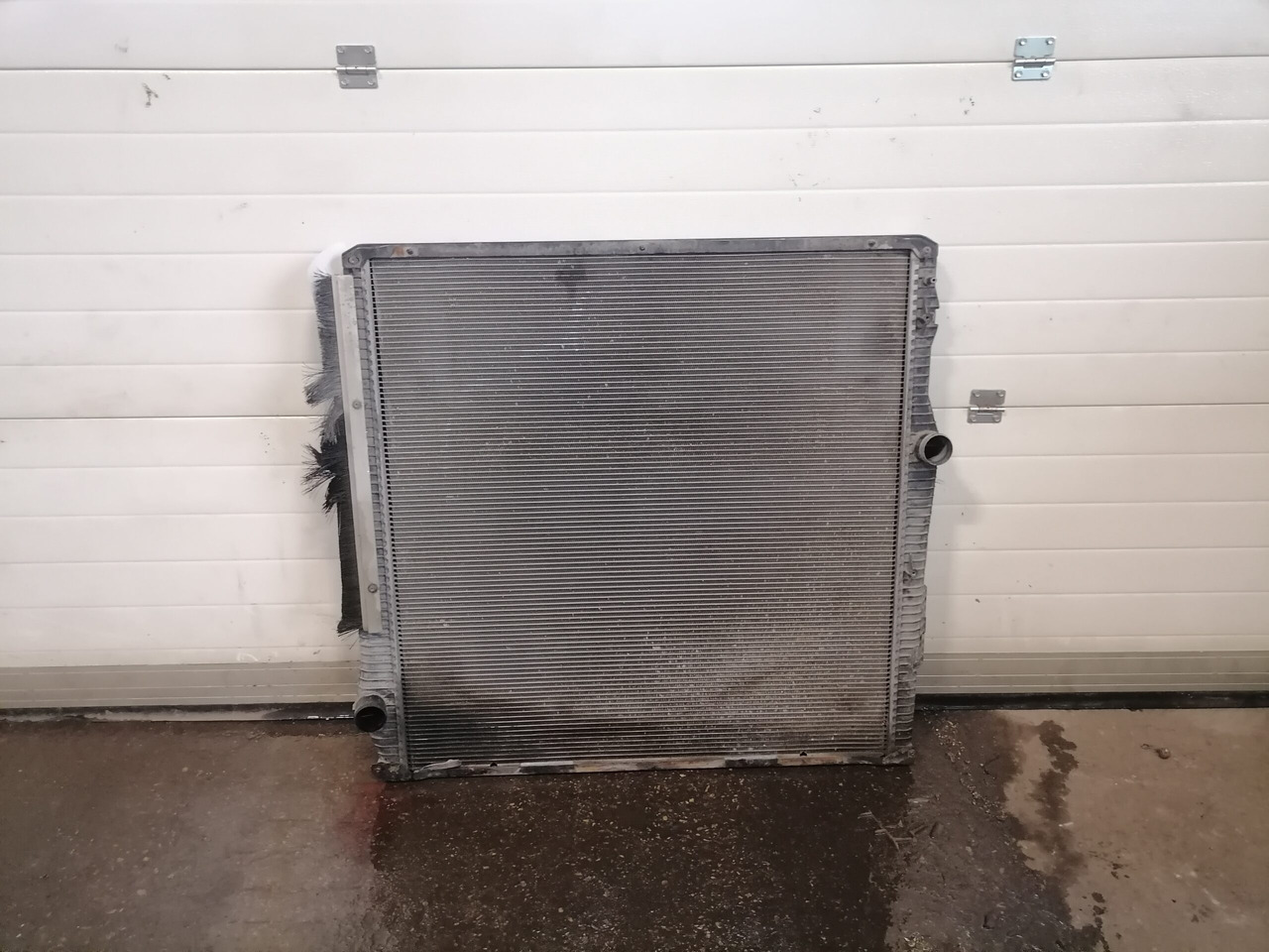 Scania Cooling radiator 1851542 - Radiatori për Kamioni: foto 1 Scania Cooling radiator 1851542 - Radiatori për Kamioni: foto 1