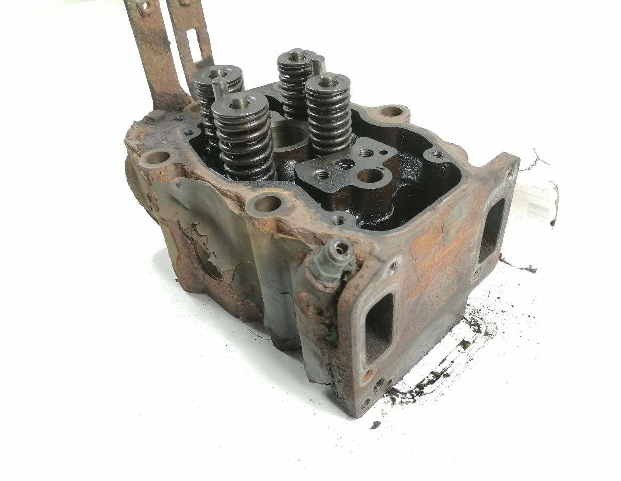 Scania Cylinder head, HPI 1804716 - Koka e cilindrit për Kamioni: foto 2 Scania Cylinder head, HPI 1804716 - Koka e cilindrit për Kamioni: foto 2