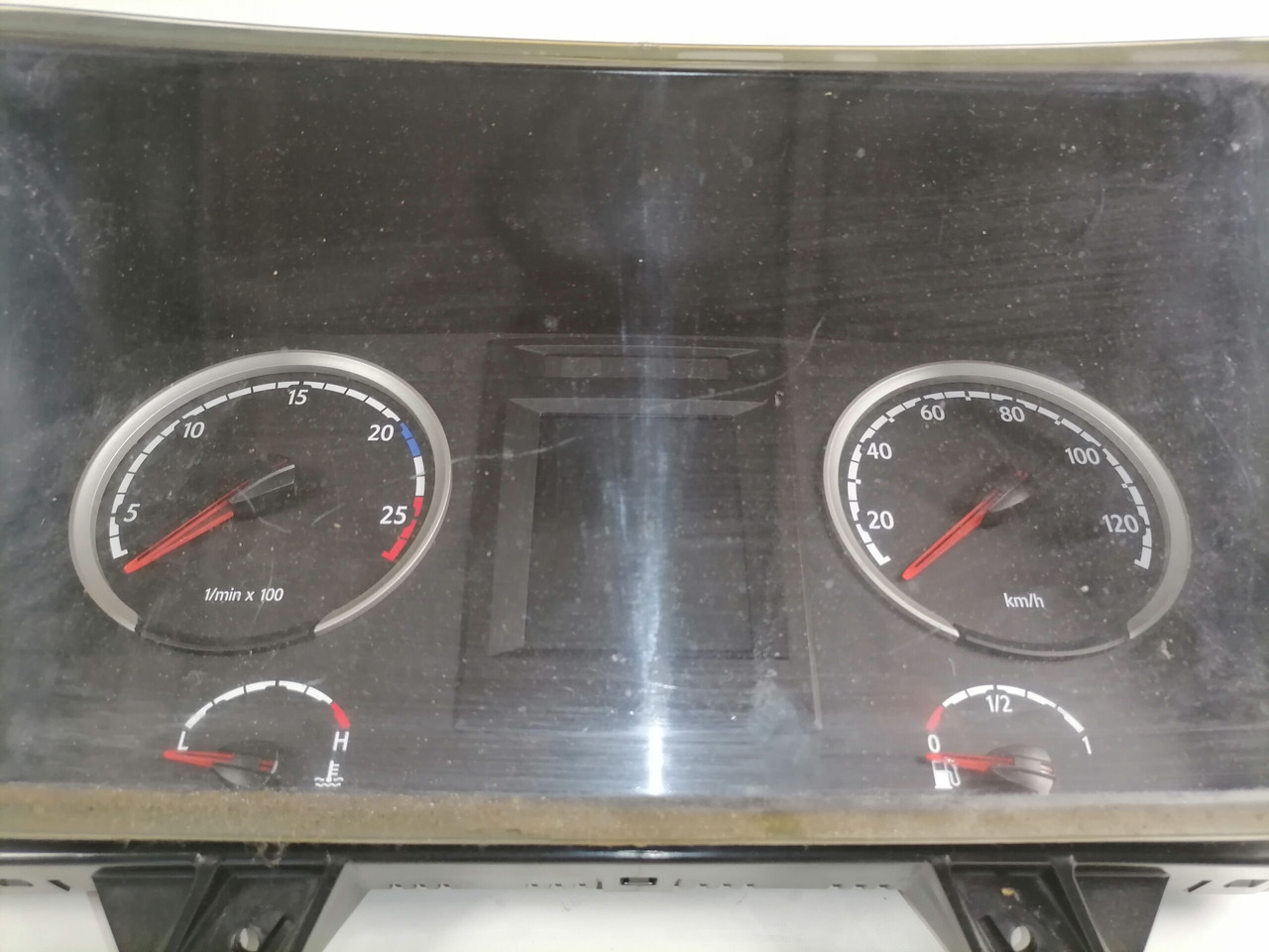 Scania Dashboard 1946411 - Paneli i aparateve për Kamioni: foto 2 Scania Dashboard 1946411 - Paneli i aparateve për Kamioni: foto 2