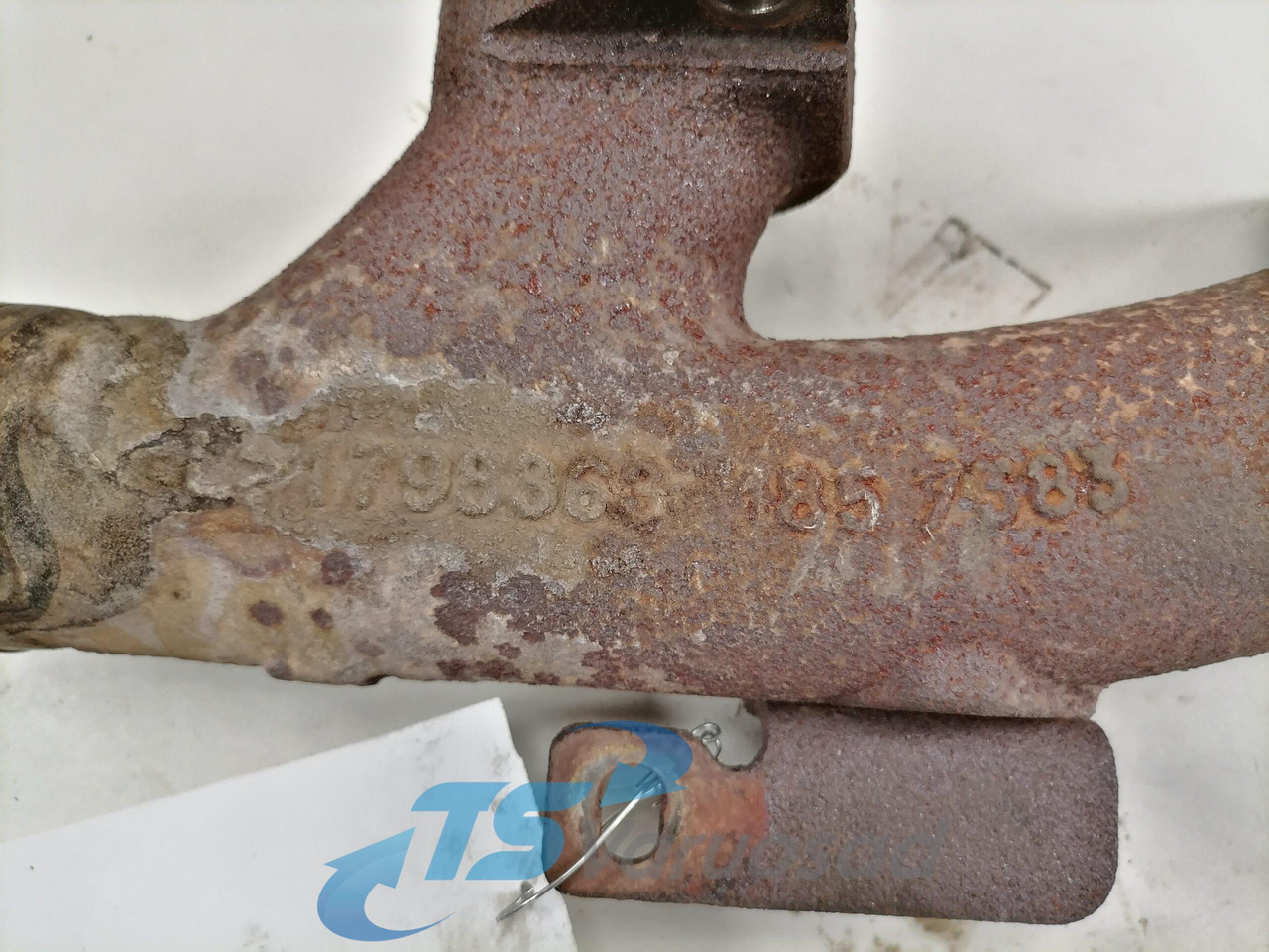 Scania Exhaust mainfold 1798363 - Kolektori i shkarkimit për Kamioni: foto 4 Scania Exhaust mainfold 1798363 - Kolektori i shkarkimit për Kamioni: foto 4